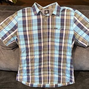 Volcom Short Sleeve Dress Shirt, Size L Slim Fit, Excellent Condition!